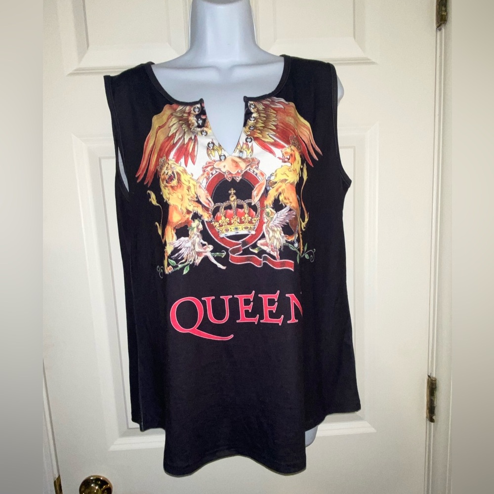 Women’s Queen band tee. NWOT